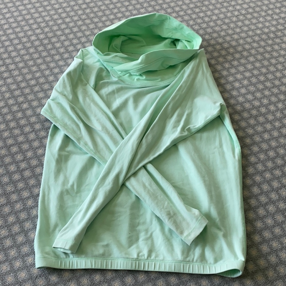 Lululemon size 8 funnel neck top